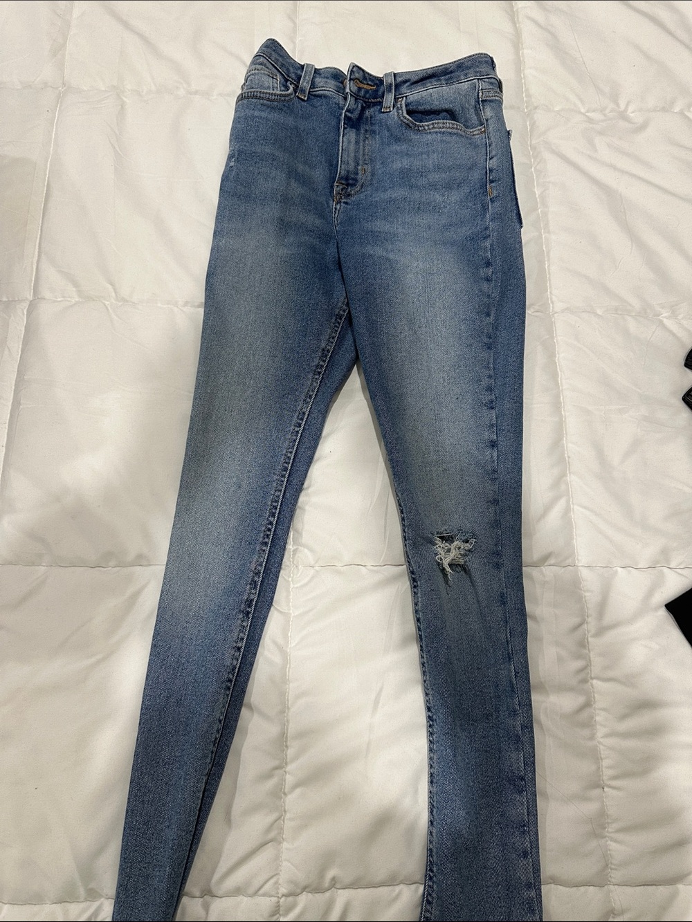 Forever 21 Light Blue Skinny Jeans with Knee Distress